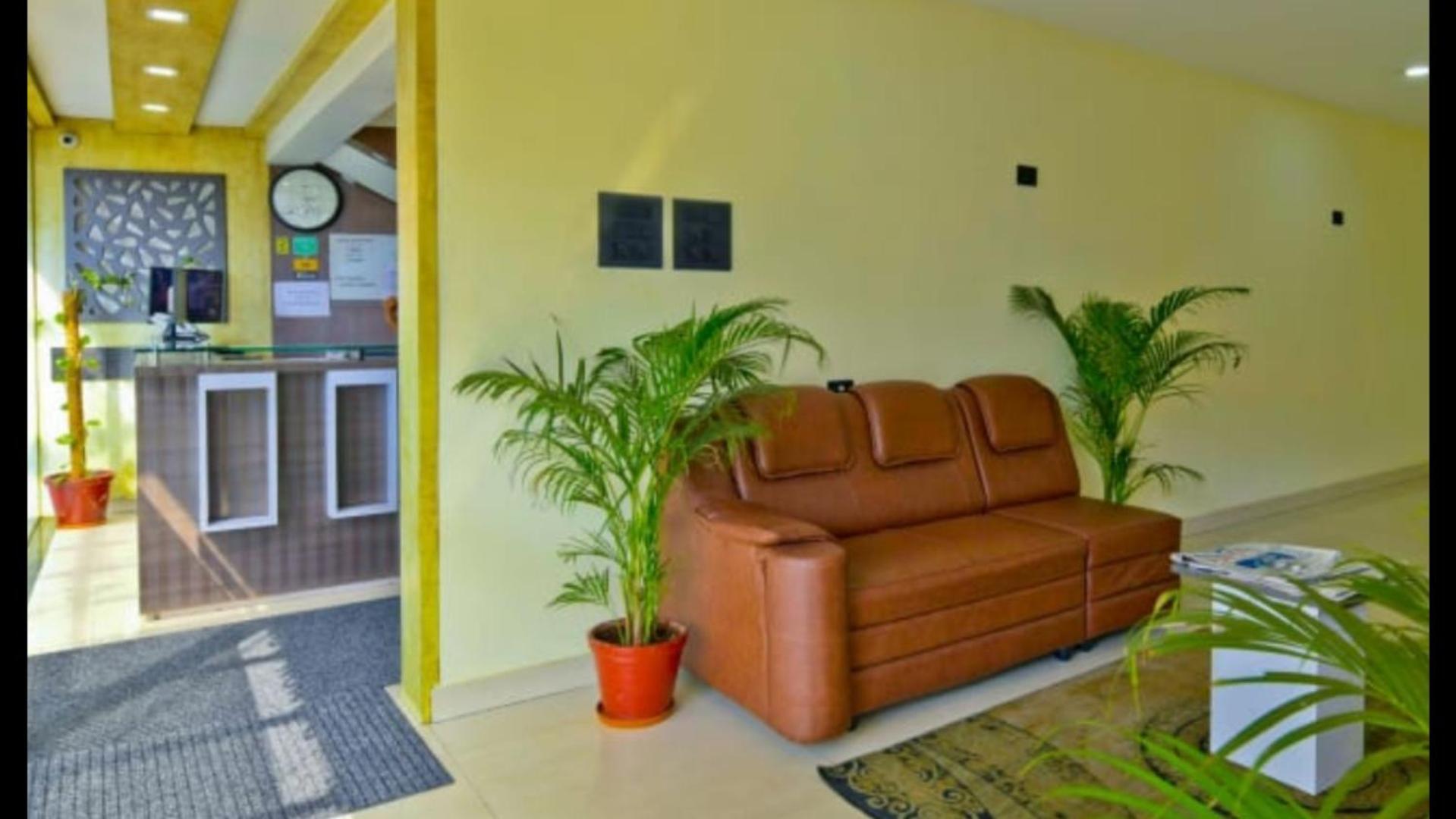 Hotel Kenz Residency à Kochi Extérieur photo
