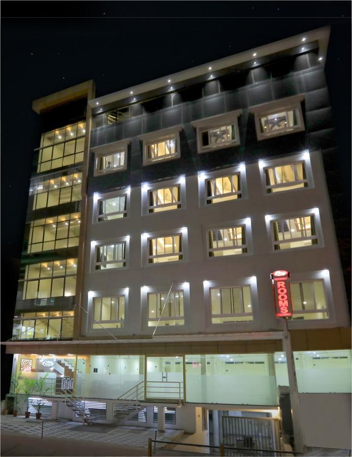 Hotel Kenz Residency à Kochi Extérieur photo