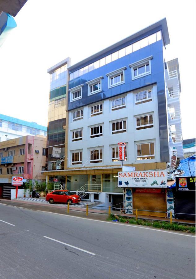 Hotel Kenz Residency à Kochi Extérieur photo